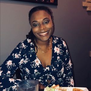 Meet your Posher, Alexia